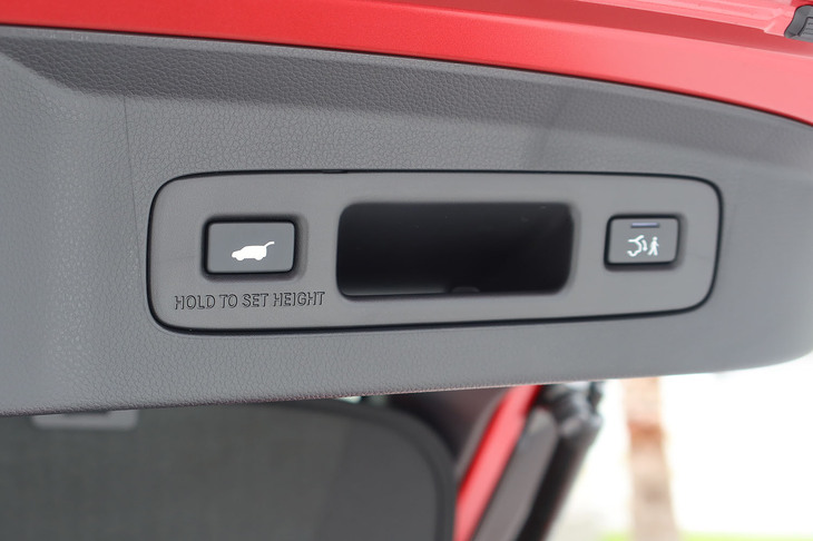 ホンダ・ヴェゼルe：HEV RS（バックドアの開閉スイッチ）