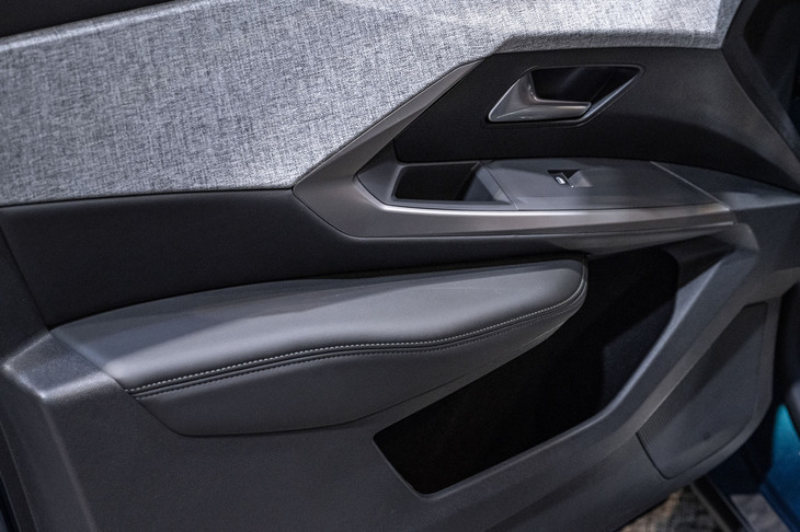 プジョー3008（ドアインナーパネル）