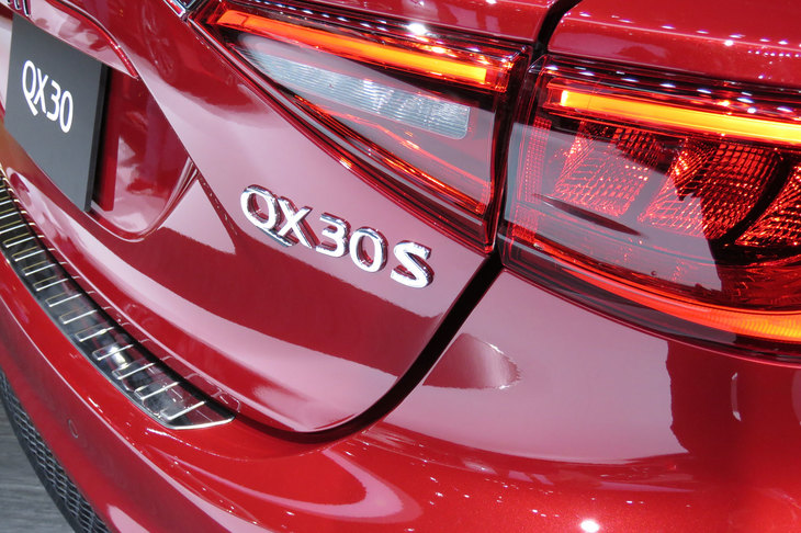 インフィニティQX30S（エクステリア）