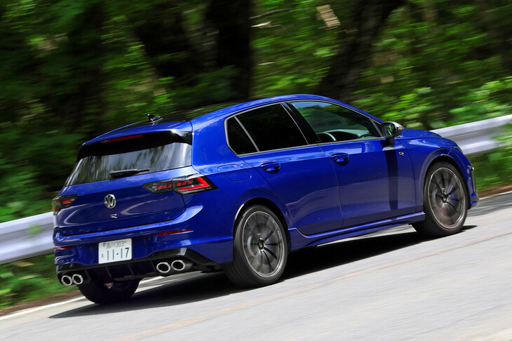 【フォルクスワーゲン・ゴルフRアドバンスのスペック】
	ボディーサイズ：全長×全幅×全高＝4295×1790×1460mm／ホイールベース：2620mm／車重：1520kg／駆動方式：4WD／エンジン：2リッター直4 DOHC 16バルブ ターボ／トランスミッション：7段AT／最高出力：333PS（245kW）/5600-6500rpm／最大トルク：420N・m（42.8kgf・m）/2100-5500rpm／タイヤ：（前）235/35R19 91Y XL／（後）235/35R19 91Y XL（クムホ・ヴェンタスS1エボ3）／燃費：--km/リッター／価格：749万9000円
	
	【取材時の燃費データ】
	テスト距離：352km（市街地1：高速道路7：山岳路2）／使用燃料：39.2リッター（ハイオクガソリン）／参考燃費：9.0km/リッター（満タン法）／9.9km/リッター（車載燃費計計測値）