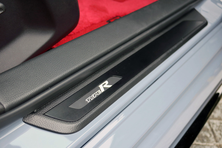 ホンダ・シビック タイプR　ホンダアクセス用品装着車（サイドステップガーニッシュ）