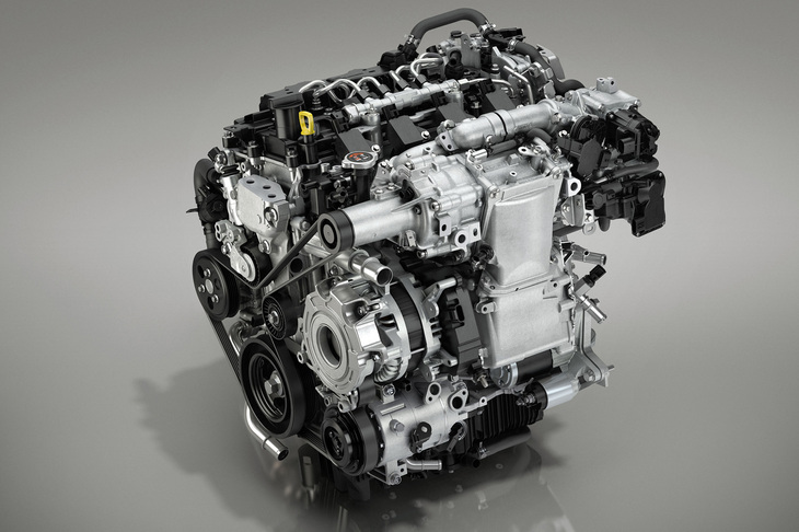 究極の燃焼技術HCCI（予混合圧縮着火）に近い、SPCCI（火花点火制御圧縮着火）を用いた新エンジンとの触れ込みで登場した「SKYACTIV-X」。しかし、カーマニアのハートをアツくさせるまでには至っていない。