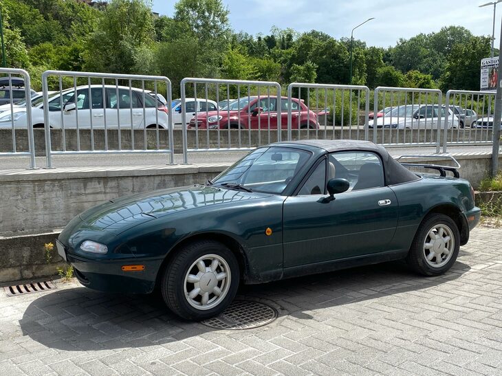 「マツダMX-5（NA）」。2022年シエナで。