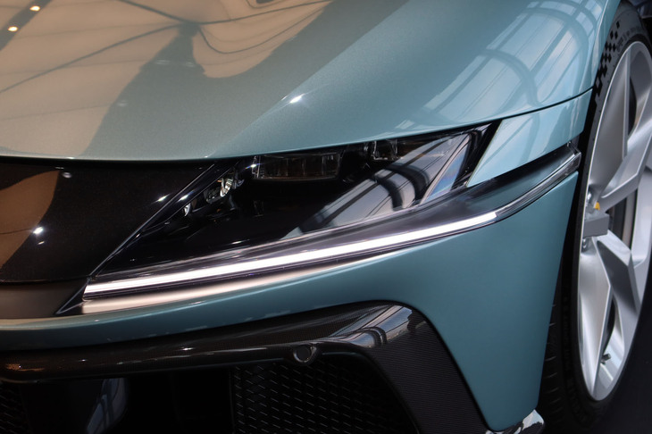 フェラーリ12チリンドリ（ヘッドランプ）