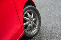 「アルト」のタイヤサイズは145/80R13が主で、「X」のみ165/55R15となっている。