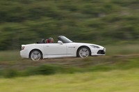 今回の試乗車は程度のいい中古車をベースにホンダアクセスが純正アクセサリーパーツを装着したもの。パーツ装着以外ではボディーカラーの再塗装とシート表皮の張り替えを実施したとのこと。