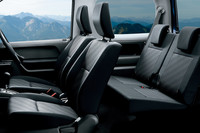 本文で紹介したオンロードでの乗り心地や装備の充実度に加え、車内の広々感も新型と従来型の大きな違いだろう。