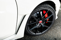 試乗車にはホンダが“補修パーツ品”として用意するハイグリップタイヤ「ミシュラン・パイロットスポーツ カップ2コネクト」が装着されていた。サイズは265/30ZR19。加速性能とグリップ力を重視し、先代より幅広、かつ若干小径となっている。