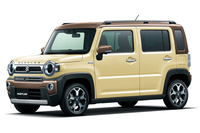 専用ボディーカラーの「シフォンアイボリーメタリック ウッディーブラウン2トーン」が採用された「ハスラーJスタイルII」。