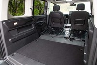 リアシートの背もたれをすべて倒した場合の荷室容量は2126リッター。