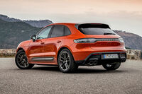 パワーユニットは最高出力265PSの2リッター直4ターボエンジン。V6エンジン搭載モデルよりもフロントアクスルの荷重が60kg軽量に仕上がっている。