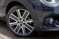 MINIが伊勢丹とコラボレーション　「クラブマン サヴィル・ロウ・エディション」発売の画像