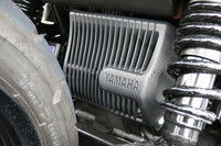 モーターには軽量・コンパクトな空冷式の永久磁石埋め込み型同期電動機を採用。ベルトを介して後輪を駆動する。