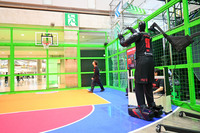 Play & Mobilityゾーンでのひとこま。ロボットが実現する楽しい未来はイメージできるものの、モビリティーとの関係性はやや希薄に感じられる。