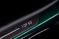 「ロータス・エミーラ」にジム・クラークの偉業をたたえる限定モデルが登場の画像