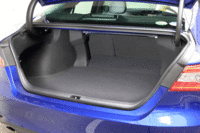 トランクルームには、5人乗車時で9.5インチのゴルフバッグが4つ収まる。後席の背もたれを前方に倒すことで、さらに多くの荷物を積むことができる。