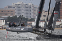 水上では“静かな駆け引き”が繰り広げられる。