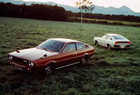 「三菱ランサー セレステ」。エンジンは1.4／1.6リッターの直4 SOHCで、1.6リッターにはツインキャブ仕様も用意。デビューの約8カ月後に51年排出ガス規制適合となるが、ツインキャブ仕様も生き残った。