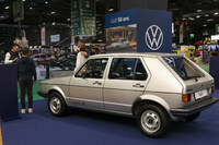 初代「フォルクスワーゲン・ゴルフ」。2024年2月、パリ「レトロモビル」会場で。