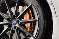 「STI Sport」の専用オプションとして用意される、前後17インチのブレンボ製ベンチレーテッドディスクブレーキ。確かな効能が感じられるアイテムだが、現在は受注を終了している。