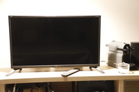 筆者が2019年10月に購入した、ポーランド工場製となるシャープの液晶テレビ。