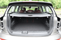 ラゲッジスペースの容量は標準で360リッター。後席を前方に倒すことで最大1250リッターにまで拡大できる。（写真をクリックすると荷室のアレンジが見られます）