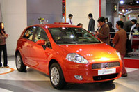 
	鮮やかなカラーリングの市販予定「グランデプント」。
	 