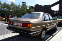 上海フォルクスワーゲン製の「サンタナ」。上海にて2011年。