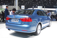 「ラヴィーダ」のリアビューはアウディ風だ。