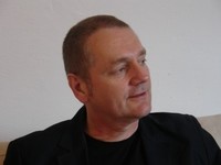 ドイツ人アーティストのヨルグ・ゲイスマール氏。