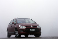 エクステリアは、ボンネット、グリル、バンパー、ホイールデザインが変更された。特にフロントは開口部がグッと拡大され、存在感が強まった。