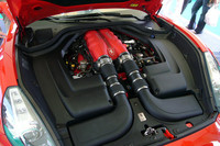 カリフォルニアの心臓。F430の4.3リッターユニットに比べ最高出力は30ps劣るものの、トルクは1.6kgm大きい。