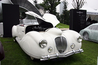 1946年「ドライエ135Mカブリオレ」。官能的とさえ称されるフィゴーニ製ボディを持つ、いわば「走るデカダン」。