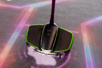 ステップの下にはモーターとタイヤが隠れている。