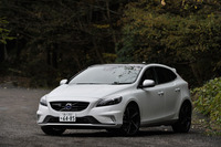 ボルボV40 D4 R-DESIGN（ポールスター・パフォーマンス・パッケージ装着車）