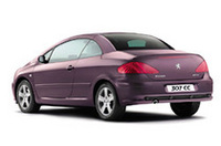 荷室は、クーペ時が350リッター、オープン時は204リッター（いずれもVDA方式）。