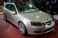 
	「9-3スポーツハッチ・コンセプト」
	フランクフルト・モーターショーで発表された9-3スポーツハッチ・コンセプトは、9-3シリーズの次期派生モデルを暗示するコンセプトカー。搭載されるエンジンは250psの最高出力と350Nmの最大トルクを発生する。20ヶ月以内に市販化される予定。
	 