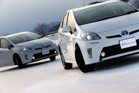 もう一台のテスト車、「トヨタ・プリウス」。