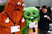 ガチャピンは、セレナのCF「じんせい初は、セレナ発」を繰り返し、宣伝に励んでいた。