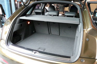 荷室容量は通常460リッターを確保。分割可倒式リアシートを倒すことで1365リッターまで拡大することができる。