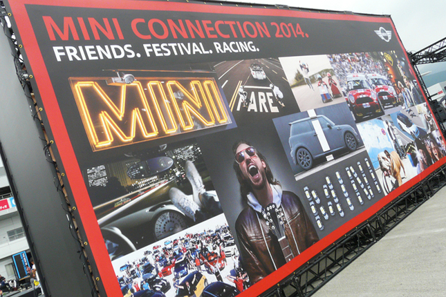 「MINI 5ドア」の発表会は、富士スピードウェイで開催されたイベント「MINI CONNECTION 2014」にて行われた。