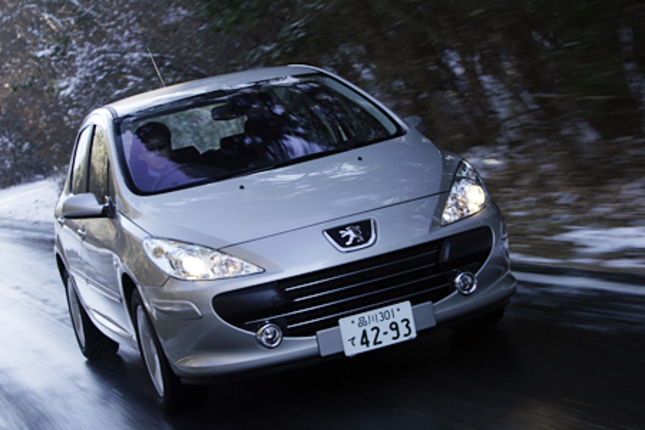 【スペック】全長×全幅×全高＝4210×1760×1530mm/ホイールベース＝2610mm/車重＝1300kg/駆動方式＝FF/2リッター直4DOHC16バルブ（140ps/6000rpm、20.4kgm/4000rpm）/価格＝266.0万円（テスト車＝同じ）