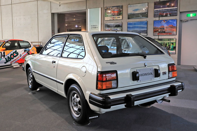 企画展「CIVIC WORLD 受け継がれるHondaのDNA」の会場から 内装・外装
