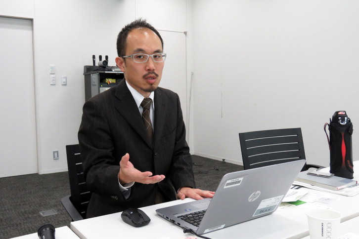 電動パワートレインプロジェクトグループ チームリーダーの向 善之介氏。「ノートe-POWER」の開発に際しては、内燃機関に対して回転が滑らかで、操作に対する反応も素早いというモーターのポテンシャルに加え、上質感や静かさについても追求したという。