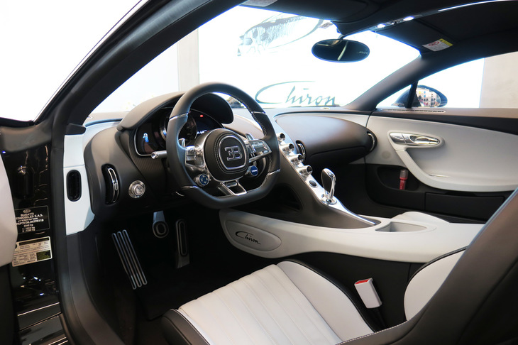 ブガッティ・シロン（インストゥルメントパネルまわり）