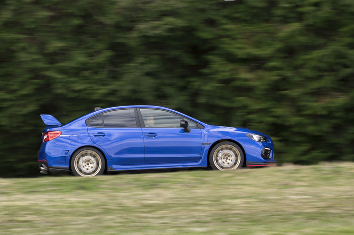 「WRX STI」の前後駆動力配分は41：59で固定されているが、DCCDによってセンターデフのロック率を調整できるので、シーンに応じて車両のコーナリング特性を変えることができた。