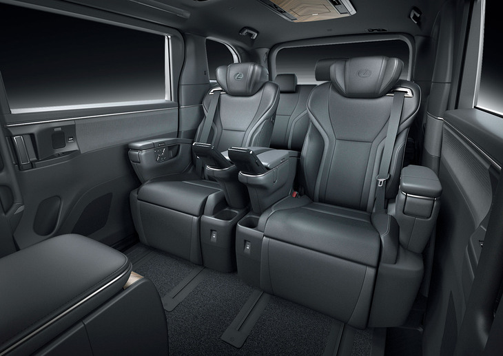 レクサスLM（2列目大型独立シート）