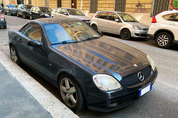 初代「メルセデス・ベンツSLK」も発見。