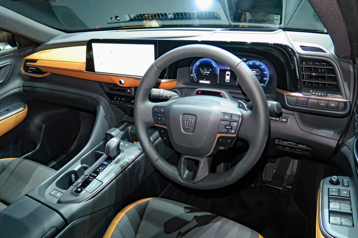 トヨタ・クラウン クロスオーバー（インストゥルメントパネルまわり）