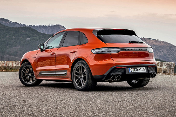 パワーユニットは最高出力265PSの2リッター直4ターボエンジン。V6エンジン搭載モデルよりもフロントアクスルの荷重が60kg軽量に仕上がっている。